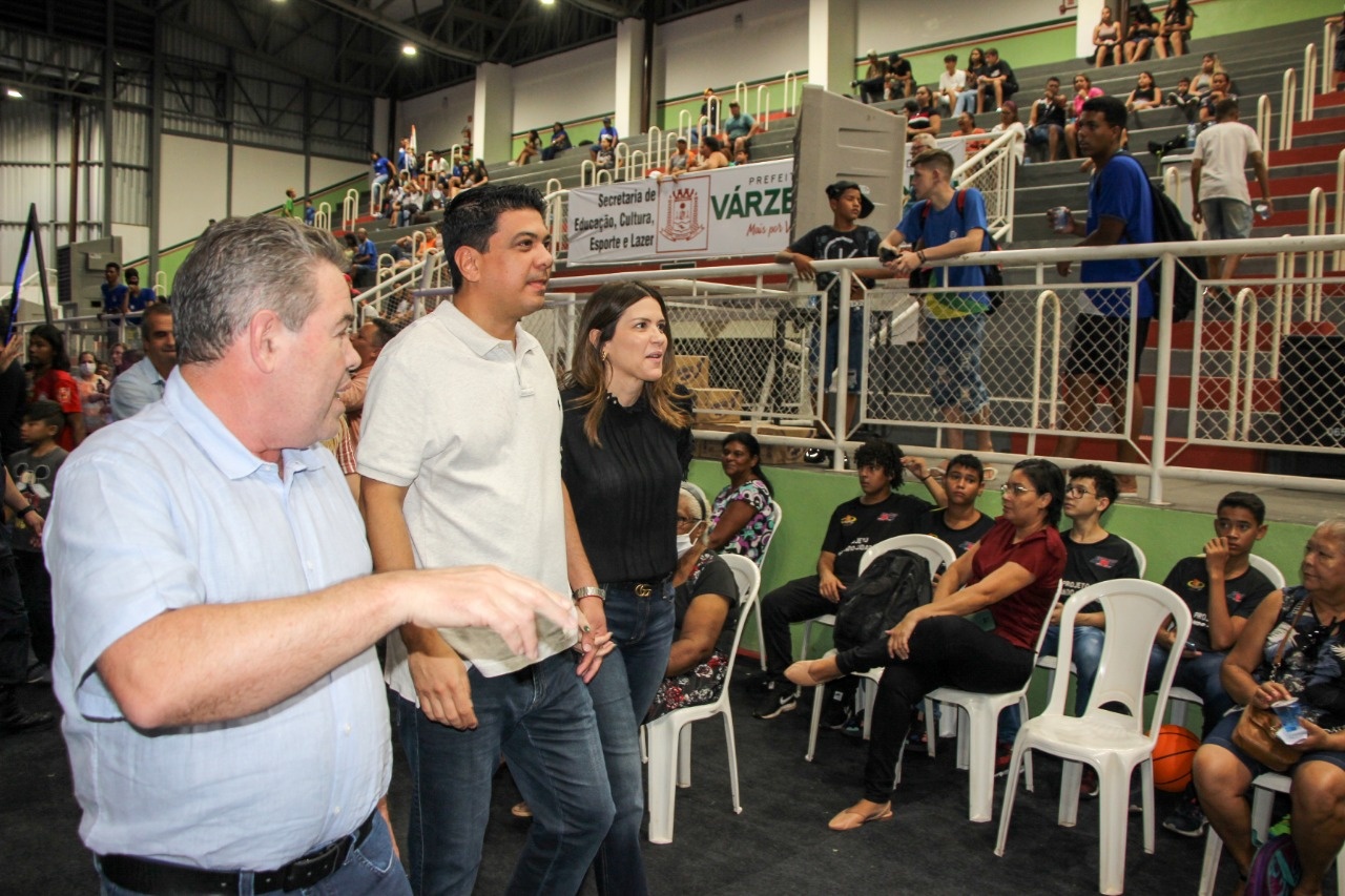 Kalil Baracat anuncia criação do passe livre para estudantes de Várzea Grande