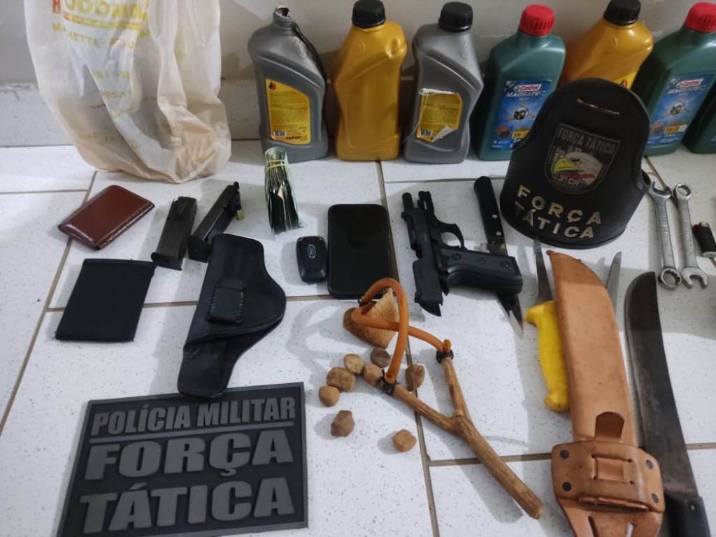 Força Tática prende dois suspeitos de colocarem fogo em carretas