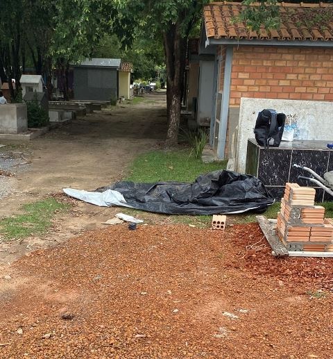 Homem é morto à tiros dentro de cemitério em Sinop