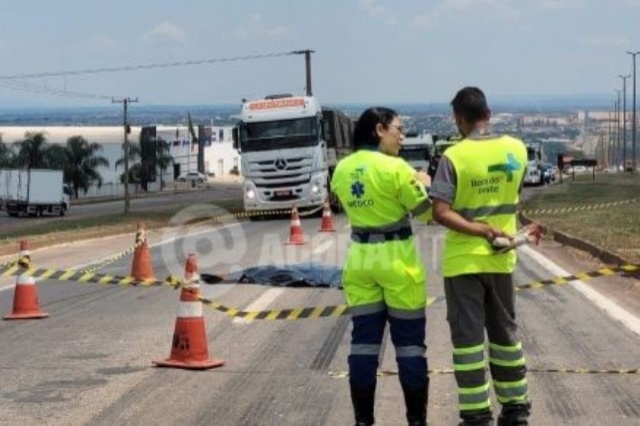 Homem é atropelado por carreta e morre na BR-364 em MT