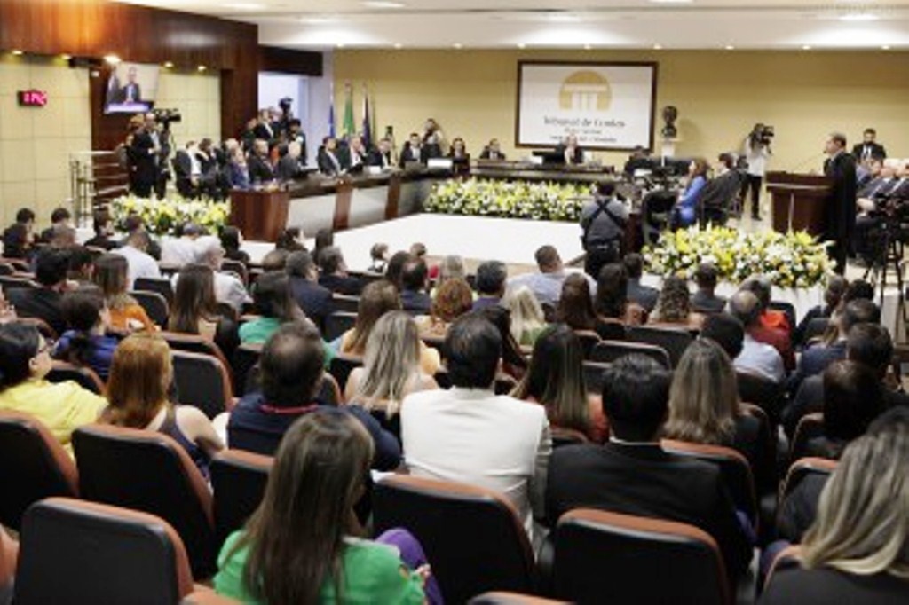 Presidente do TCE-MT reconduz Alisson Alencar ao cargo de procurador-geral de Contas