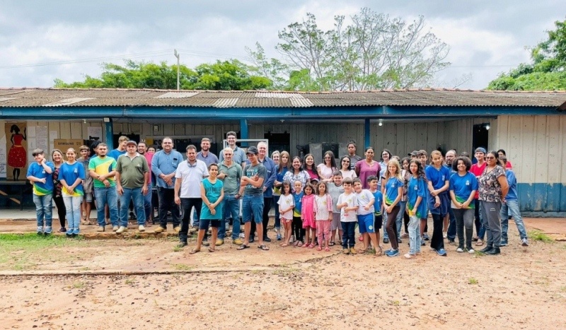Usina entrega equipamentos para escola em assentamento