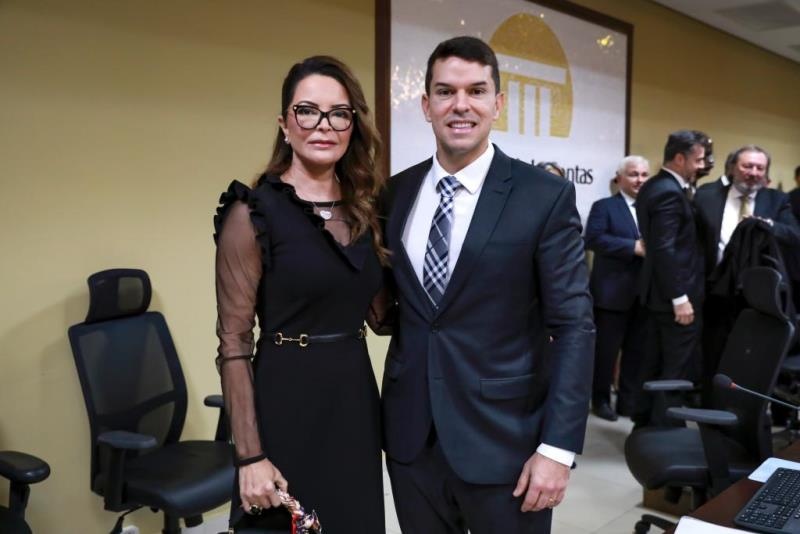 Primeira-dama de MT parabeniza procurador-geral de Contas pela posse: 'Trabalho de excelência'