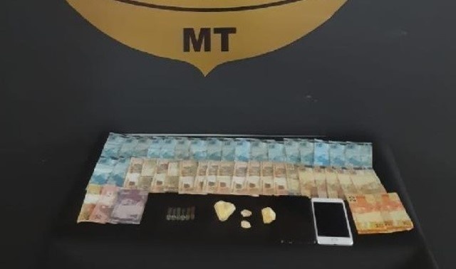 Traficante é preso com droga e quase R$ 3 mil