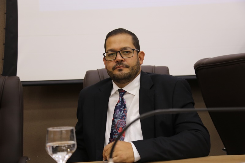 Um Abreu volta a ocupar a presidência da Câmara
