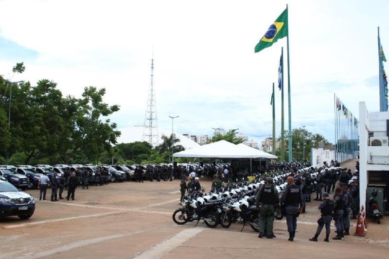 Governo de Mato Grosso entrega armas e viaturas para a Polícia Militar