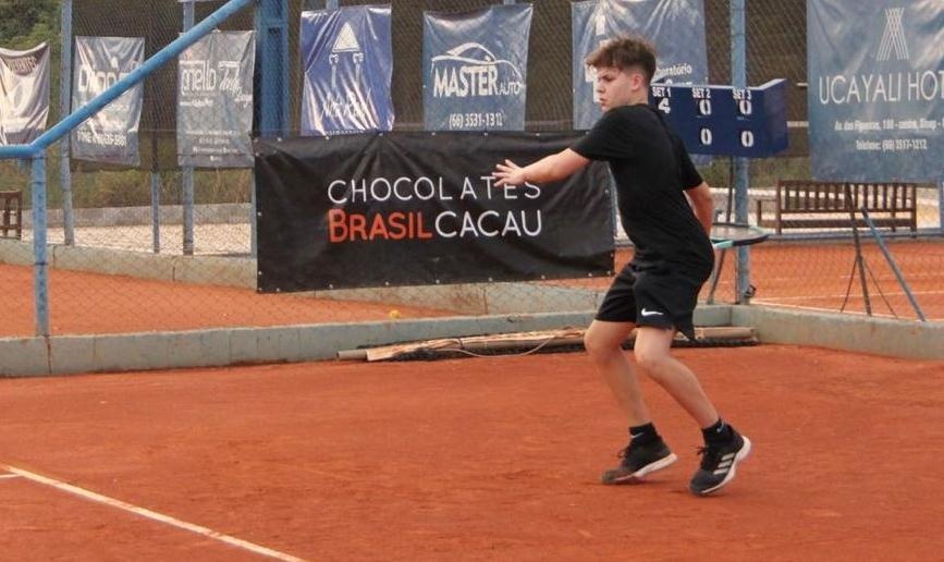 Jovem sinopense vai disputar o Campeonato Sul Brasileiro de Tênis