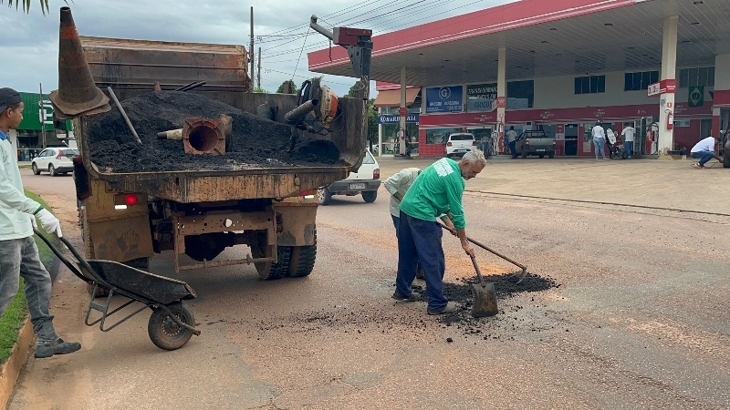 Prefeitura intensifica tapa buracos e planeja ampliar recapeamento em vias antigas e danificadas
