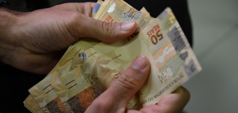 Salário mínimo de R$ 1.320 será negociado com centrais sindicais