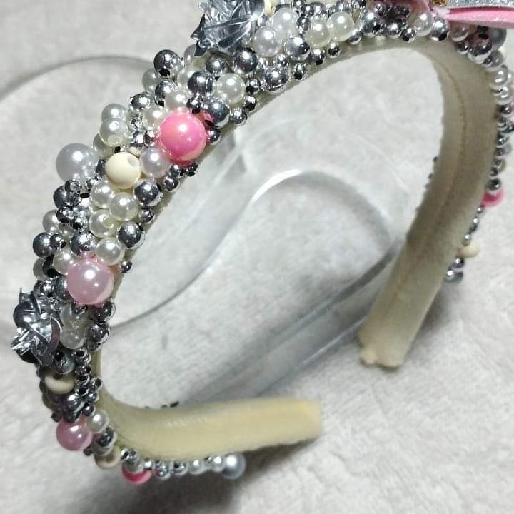 Oficina no Sesc Poxoréu ensina customização de tiaras a futuros empreendedores