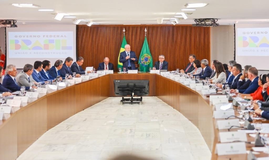 Em reunião com Lula, Mauro Mendes pede prioridade na pavimentação de BRs 242 e 158 e duplicação da 163