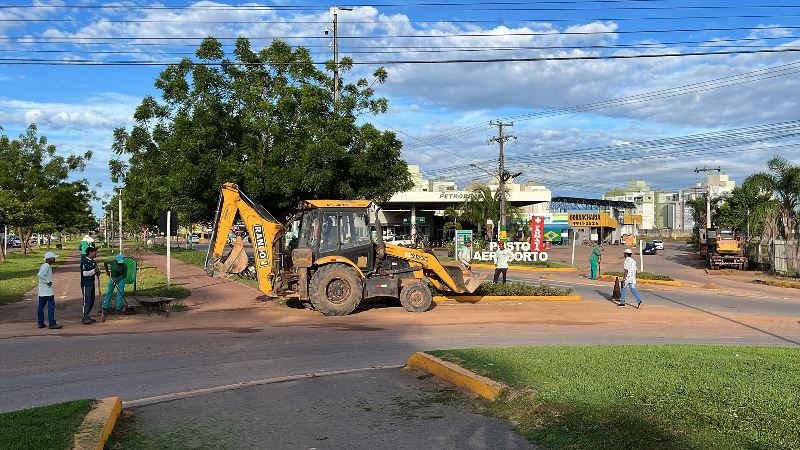 Obras inicia semana intensificando trabalhos de limpeza e manutenção urbana