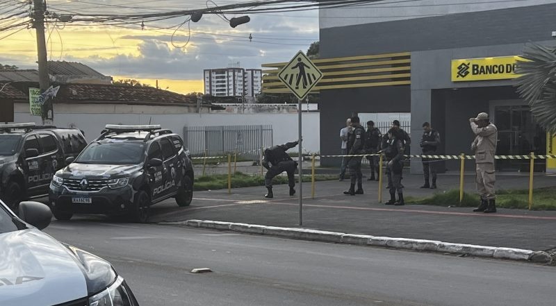 Confronto com a PM em tentativa de furto a banco termina com dois criminosos mortos