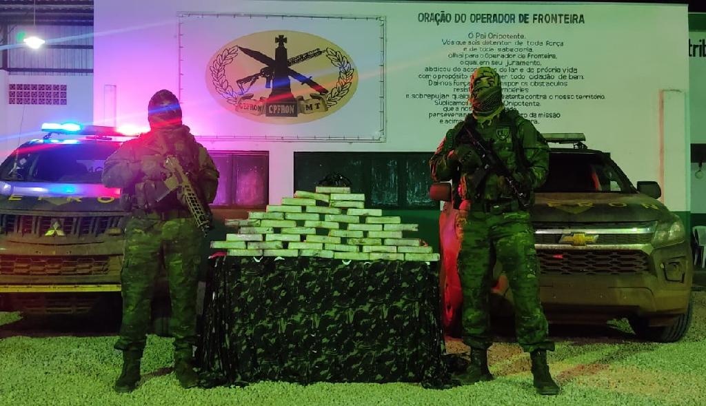 Gefron apreende carga de cocaína avaliada em R$ 2,8 milhões com adolescente