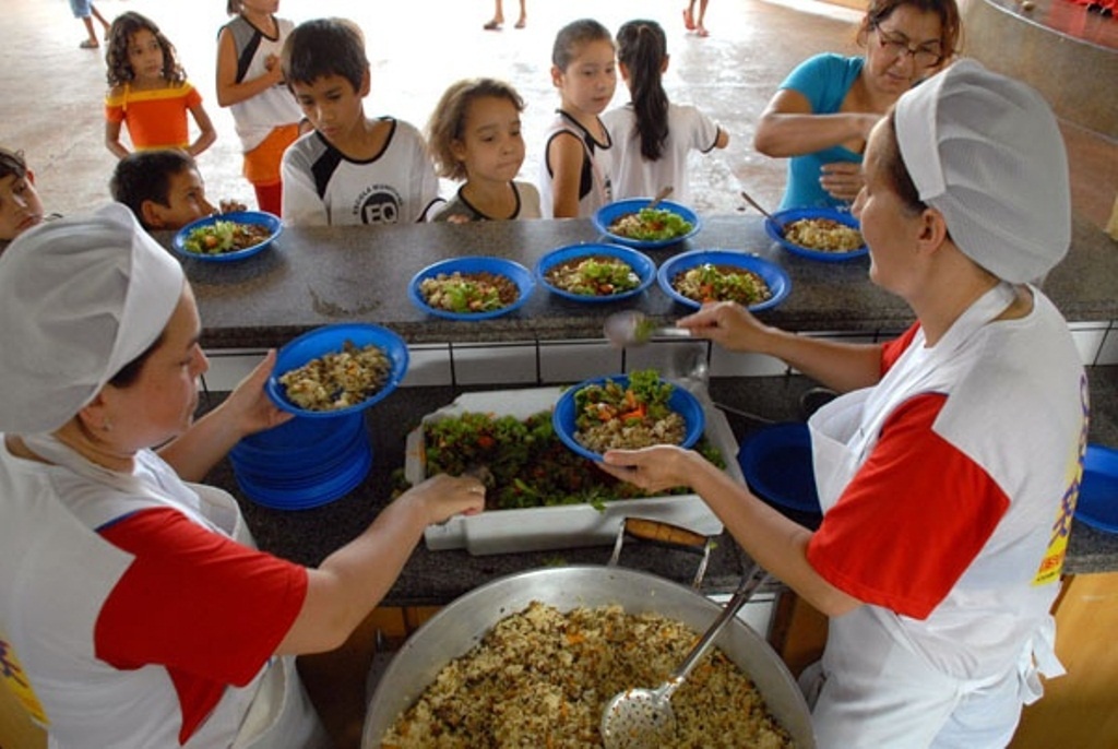 Terceirizados da educação vão custar R$ 25,9 milhões
