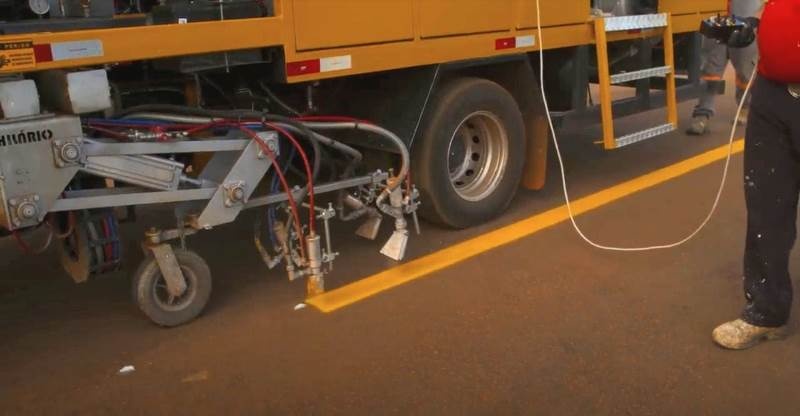 Melhorias na sinalização de trânsito avançam com 220 novas placas e 7,7 mil metros de pintura