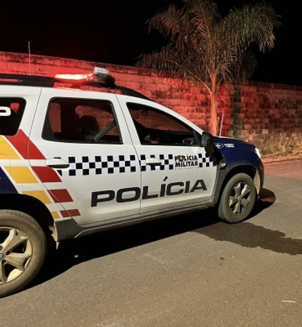 Homem tem casa invadida por homens se passando por policiais e acaba sequestrado