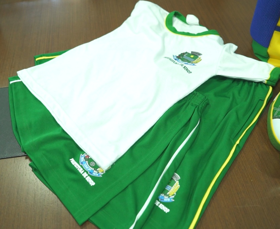 Prefeitura inicia distribuição gratuita do uniforme escolar aos alunos da rede municipal