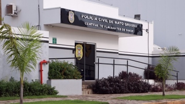 Bandidos arrombam imobiliária e levam eletrônicos