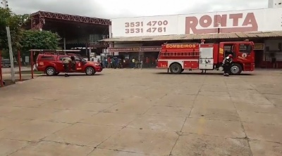 Bombeiros são acionados em princípio de incêndio em empresa de material de construção