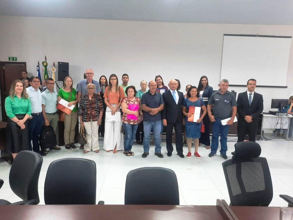 Moradores que compraram terrenos de empresa falida enfim recebem a escritura