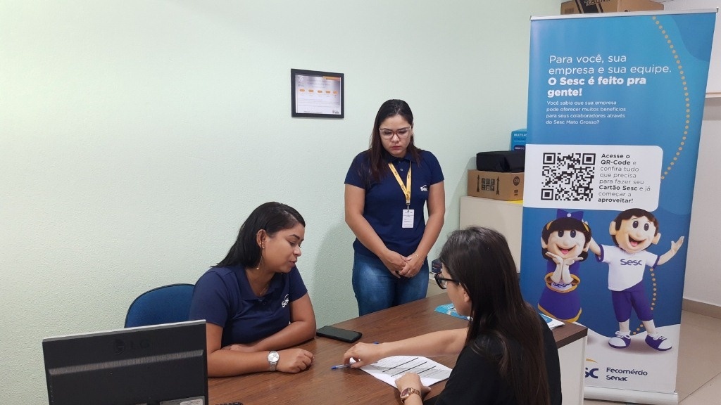 Trabalhadores se exercitam e recebem orientações de saúde em projeto do Sesc-MT