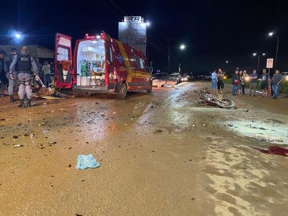Motocicletas pegam fogo ao colidirem frontalmente em Sorriso