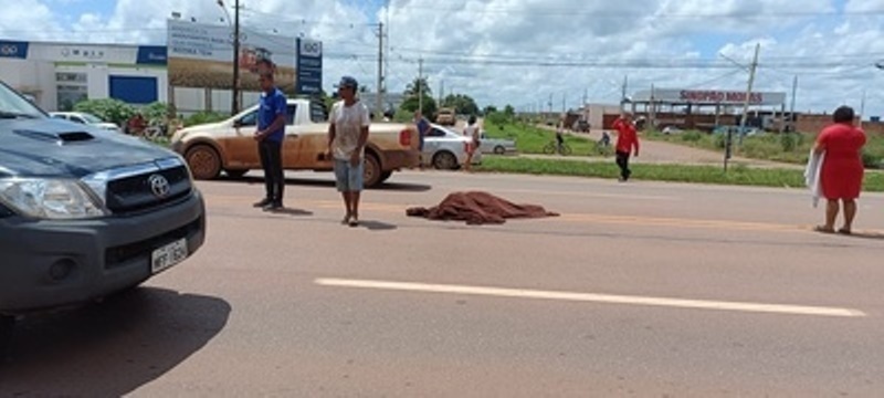 Pedestre que fazia travessia na BR-163 é atropelado por carro e morre