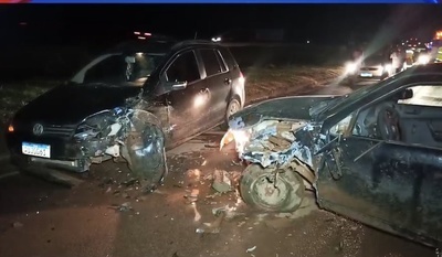 Carro invade pista contrária e colide em outro em Sinop