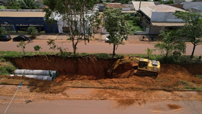 Secretaria inicia obras de fechamento do valetão em trecho da Av. dos Jatobás