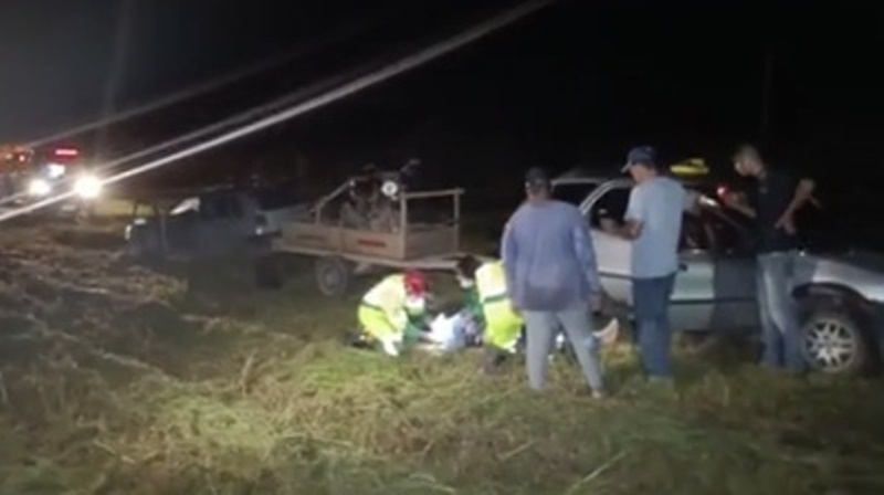Mulher desvia de carreta na BR-163 e fica ferida