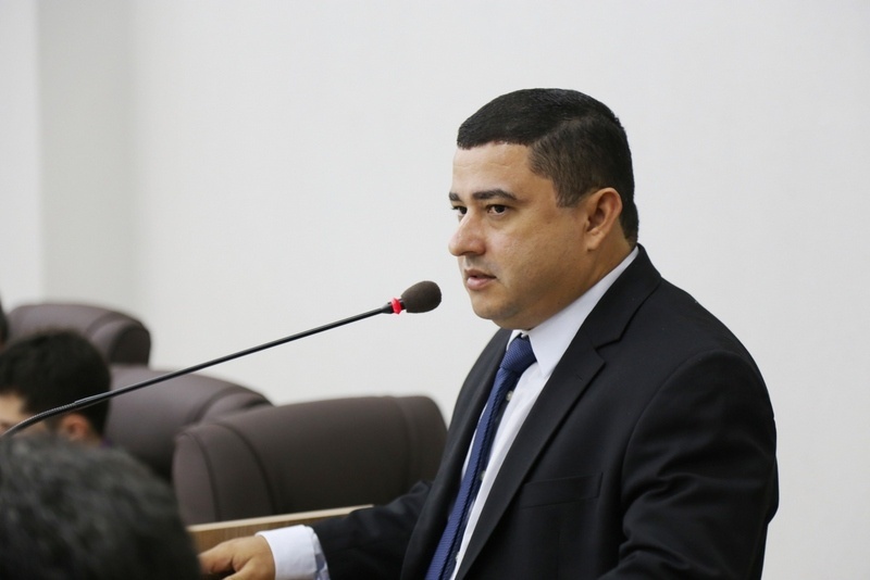 Adenilson Rocha propõe projeto de lei para implantação de medidas de segurança em escolas de Sinop