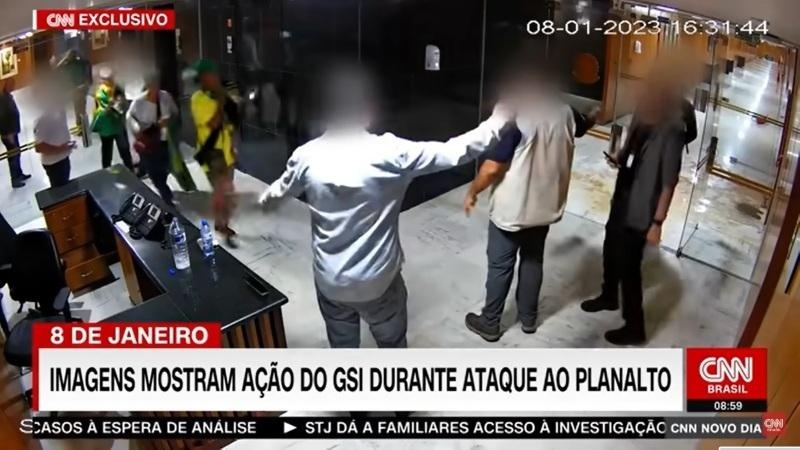 Vídeos mostram ministro e agentes do GSI caminhando ao lado de invasores no Planalto