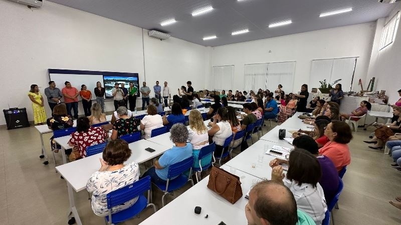 Prefeitura atualiza piso e aumenta salário de professores da educação municipal em 5,94%