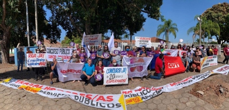 Professores promovem paralisação geral nesta quarta-feira
