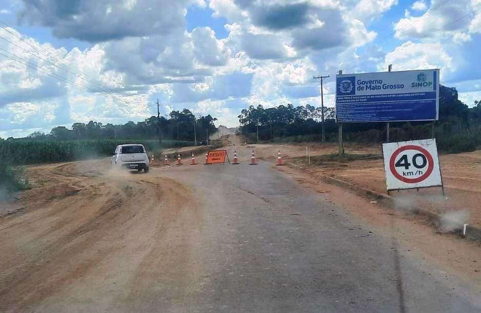 Maquinário pesado marca nova etapa das obras na Estrada Nanci
