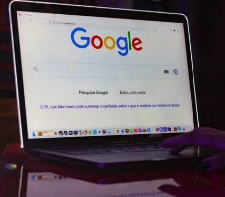 Google faz campanha contra PL das Fake News: 'Pode piorar a internet'