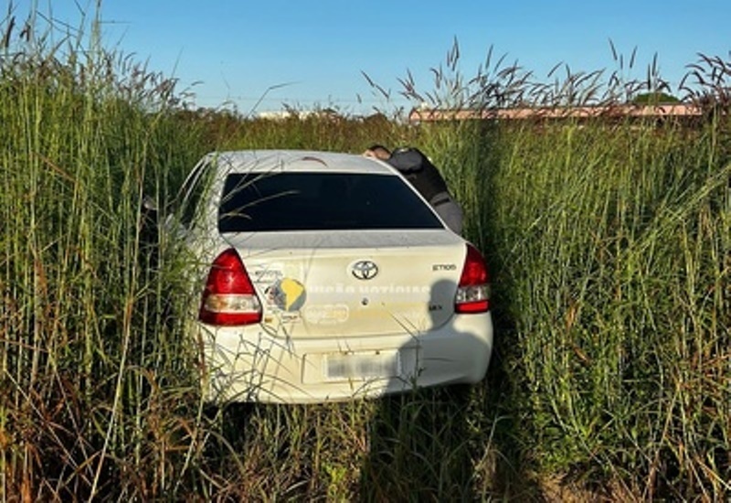 Bandidos invadem residência, dominam vítimas e levam carro em Sinop