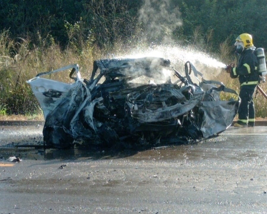 Vítima morta carbonizada em acidente na BR-163 seria uma professora de Sinop