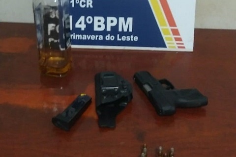 PM prende homem após ameaçar matar esposa e filho
