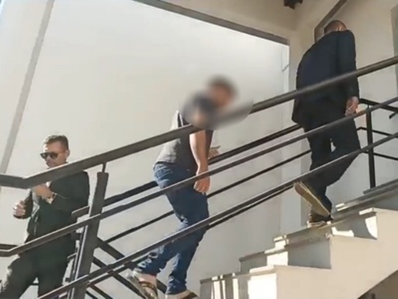 Motorista que atropelou jovem se apresenta na delegacia com advogado
