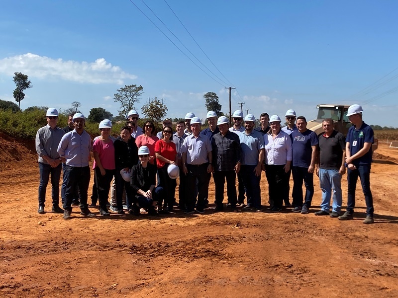 Prefeito, entidades e vereadores visitam obras de infraestrutura em Sinop