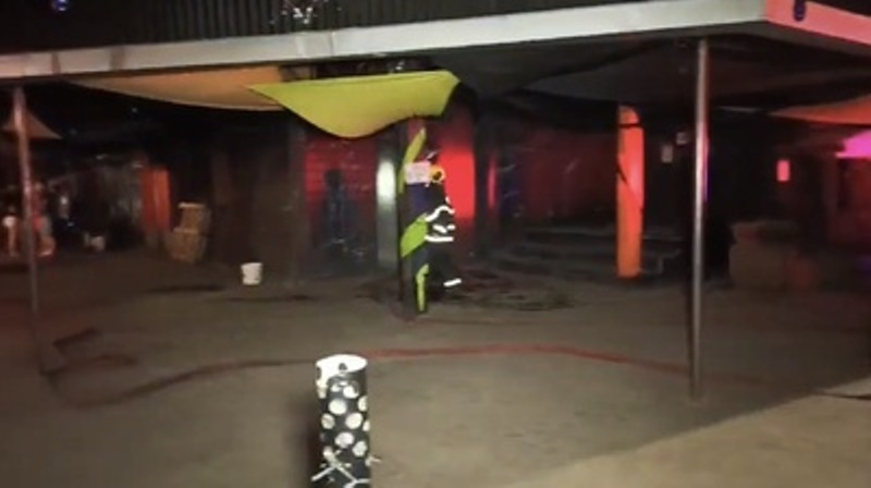 Bombeiros são acionados para apagar incêndio criminoso em tabacaria