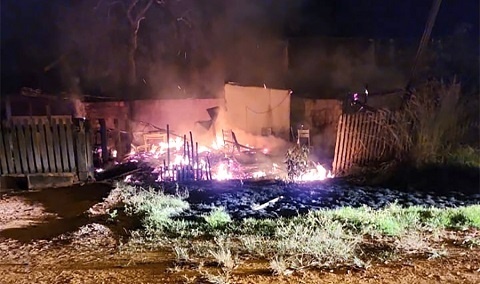 Homem morre carbonizado em incêndio em residência