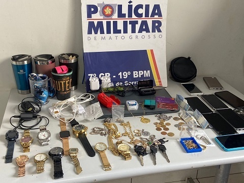 Polícia Militar apreende adolescentes e recupera objetos furtados
