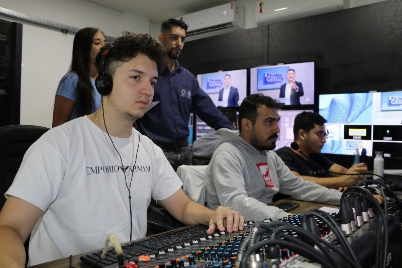 Real TV eleva o padrão do jornalismo com equipe alinhada com a rede