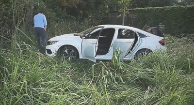 Carro roubado é encontrado abandonado em região de mata em Sinop