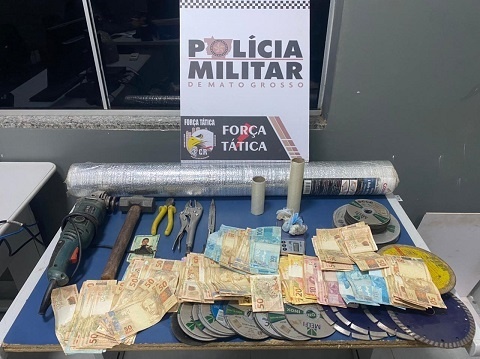 Força Tática desarticula quadrilha suspeita por roubo e apreende R$ 6,7 mil em dinheiro e ferramentas