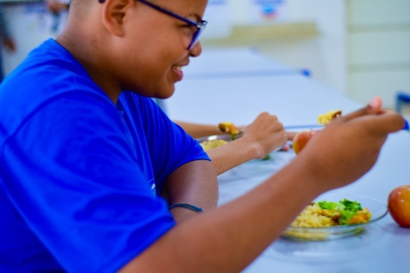 Governo de MT investe R$ 93,4 milhões na alimentação de alunos da rede estadual