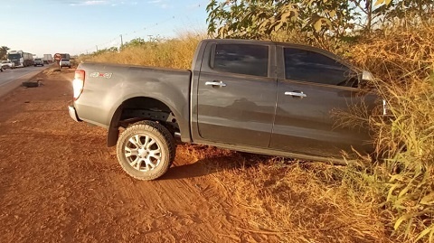 Caminhonete e carreta se envolvem em acidente na BR-163